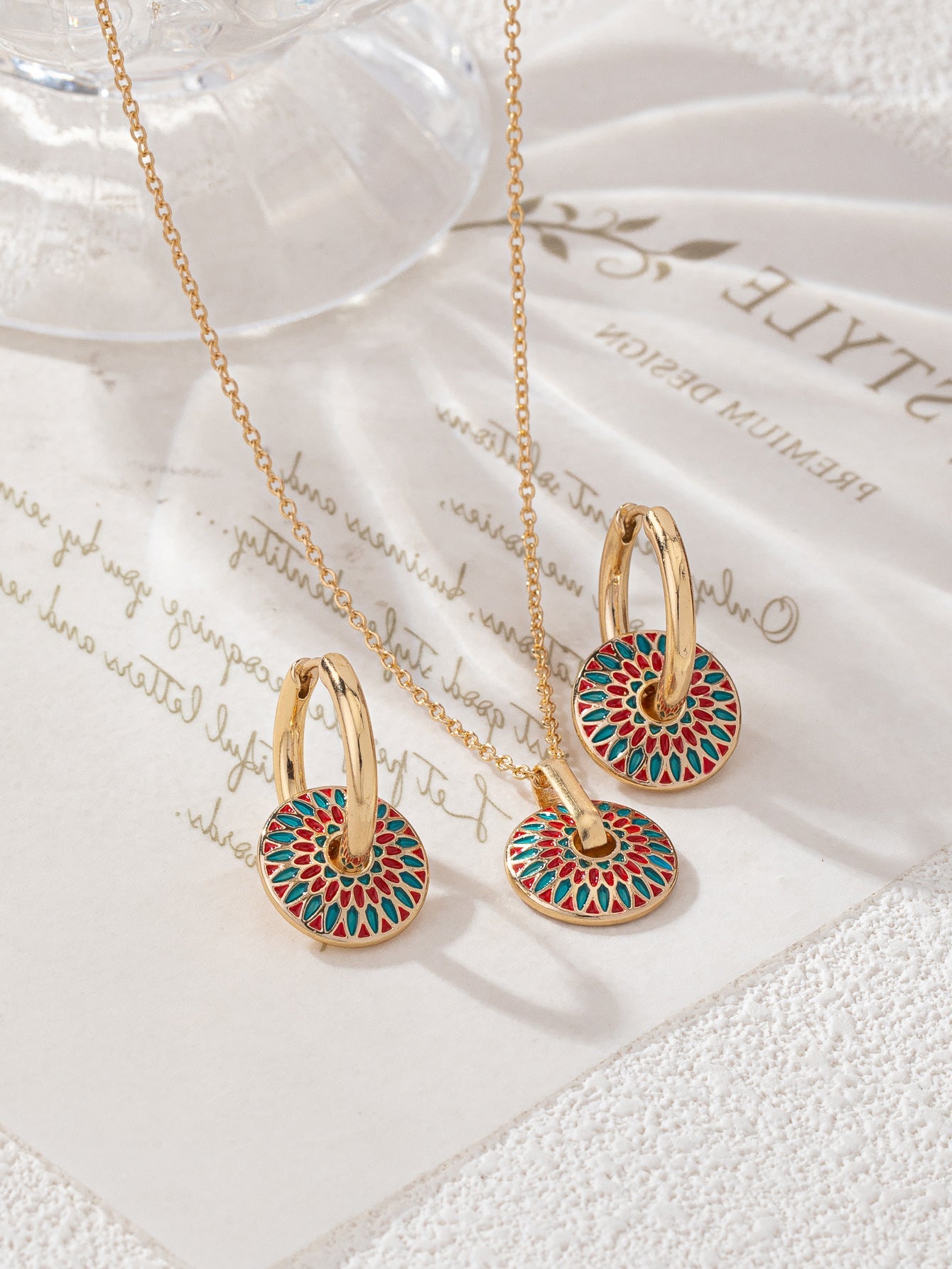 Fashionable Round Set