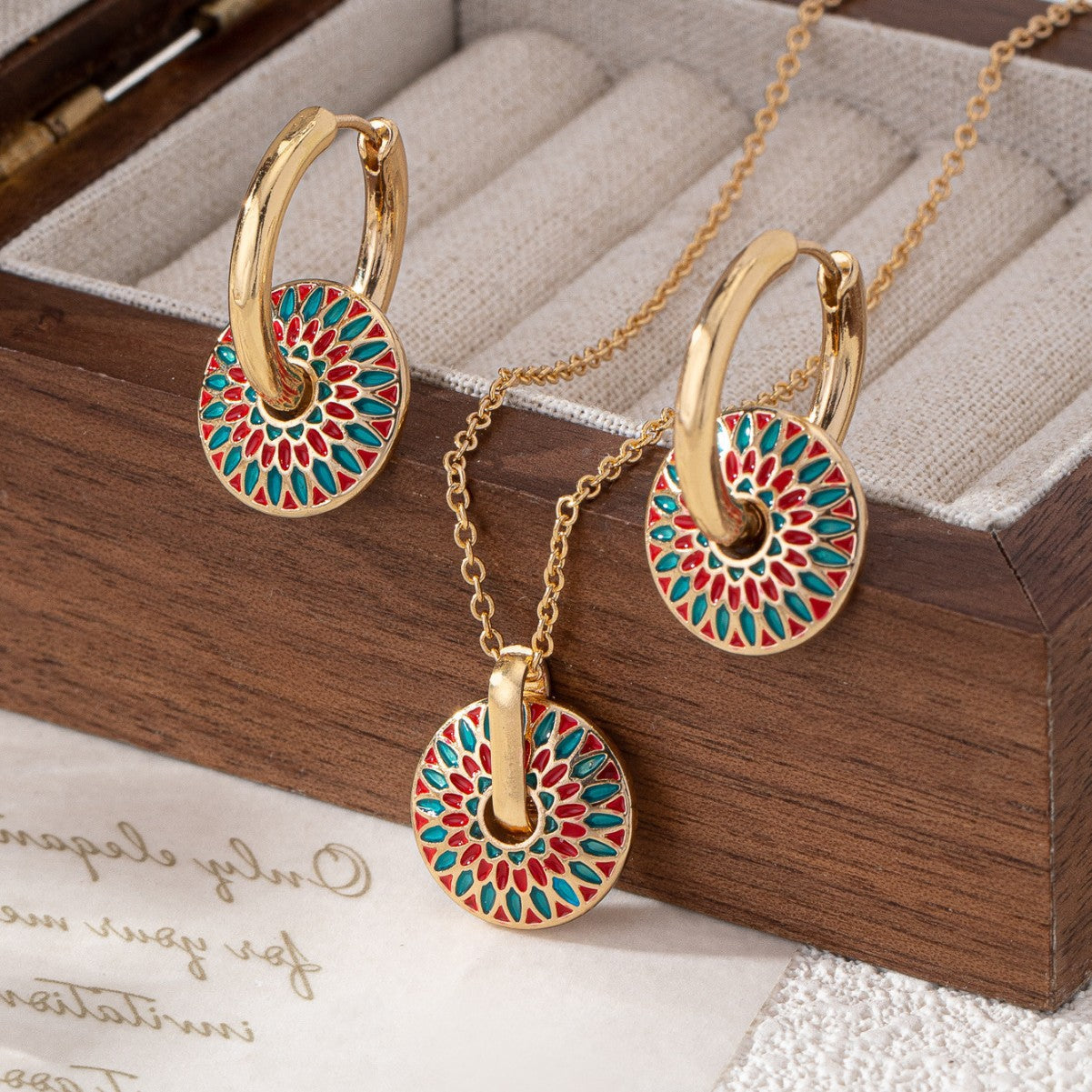 Fashionable Round Set